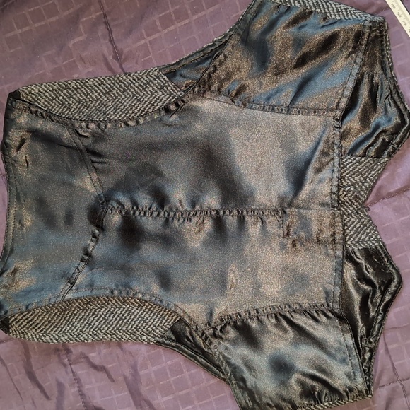 Cropped Vest - Picture 2 of 5